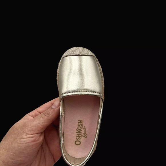 Oshkosh Toddler Girls Slip-on Casual Shoes Size 7 Gold Metallic Finish - Picture 13 of 16
